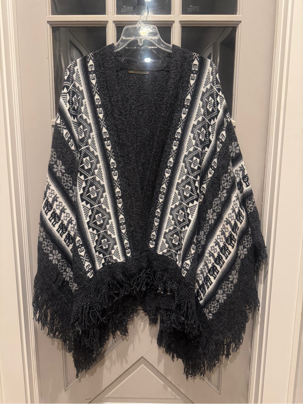 ARTE MECHE Alpaca Fina, Black grey and White, Cape